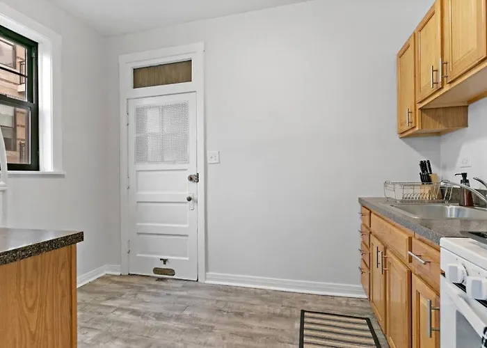 Well-furnished 1br In Popular Spot - Belmont J3 Апартаменты *