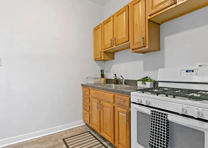 Well-furnished 1br In Popular Spot - Belmont J3 Апартаменты *